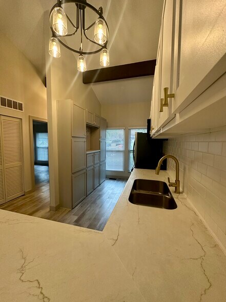 Building Photo - 61 Breezy Knoll Ln