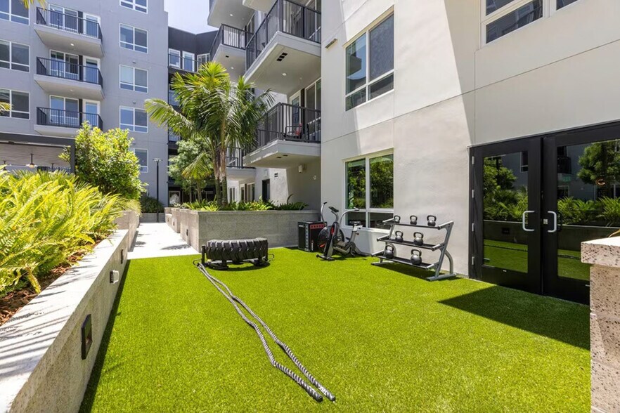 Building Photo - 101 River Pk Dr