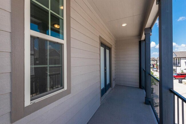 Building Photo - 3417 Avondale Vw Dr