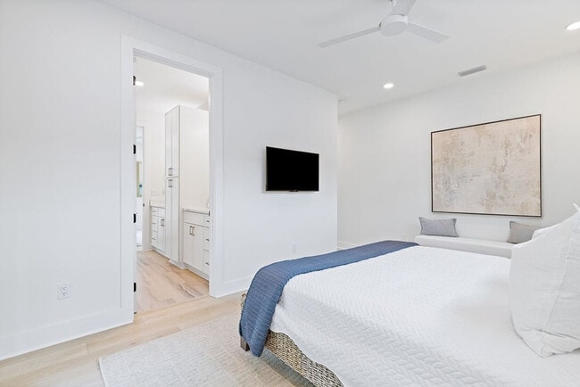 Building Photo - 68 Sarah St