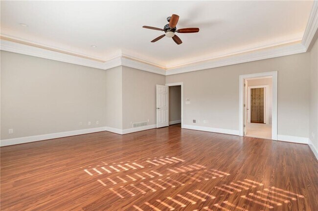 Building Photo - 180 Forest Glen Dr