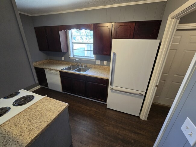 Building Photo - 408 S Orange Edwards Blvd