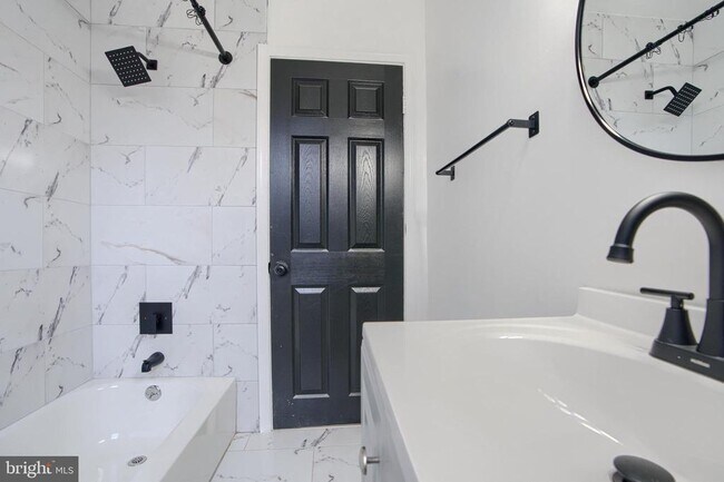 Building Photo - 3807 Fleetwood Ave