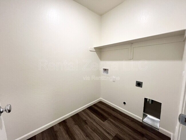 Building Photo - 356 Halisan Ct