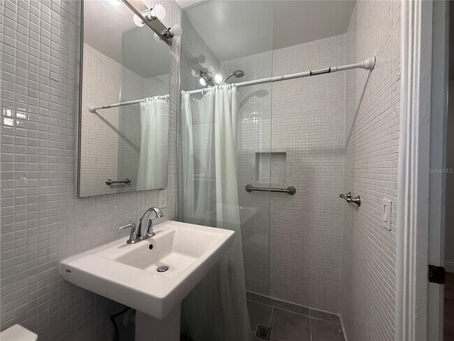 Building Photo - 524 N Lakemont Ave