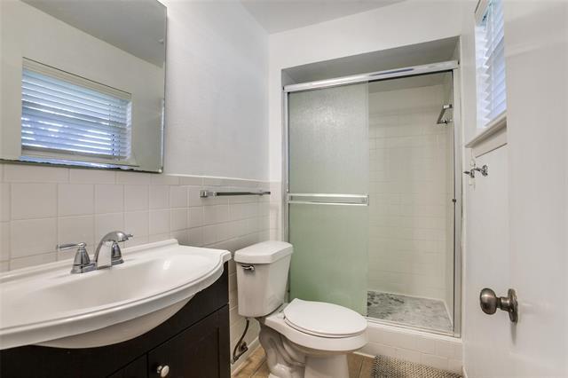Building Photo - 823 Wisteria Way
