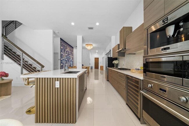 Building Photo - 18935 Atlantic Blvd