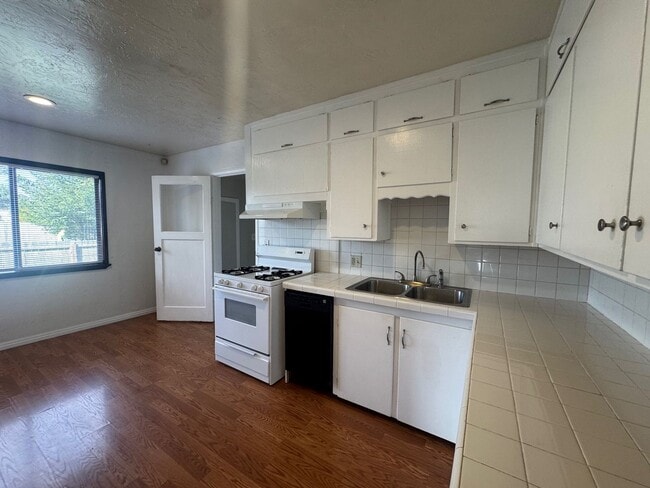 Building Photo - Spacious Myrtletown 4/2 home