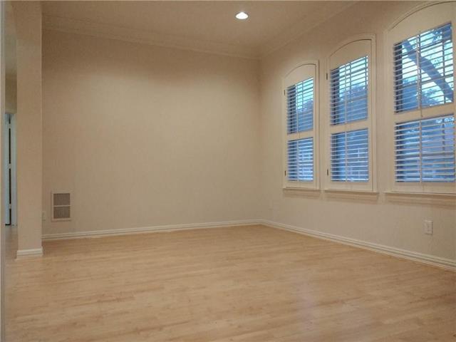 Building Photo - 609 Sunningdale