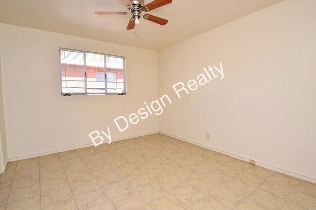 Building Photo - Midtown 2 Bed 1 Bath - A/C - Fenced Yard - Covered Parking