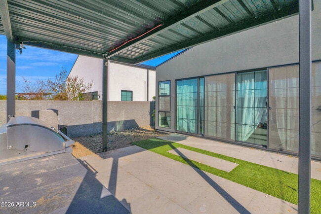 Building Photo - 8430 S 10th Ln