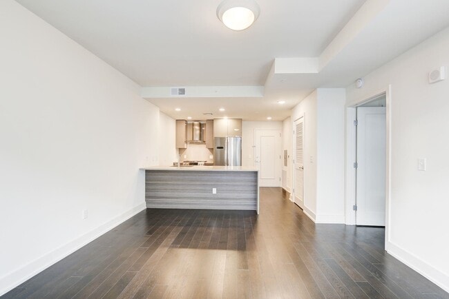 Primary Photo - 201 Marin Blvd