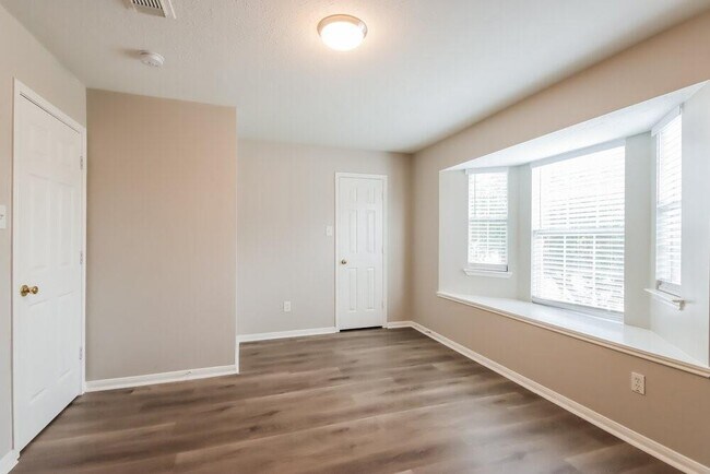 Building Photo - 2842 Fox Ravine Dr