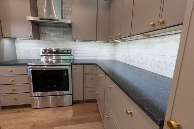 Building Photo - New Construction 4bd/3ba Townhouse