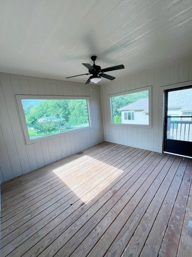 Building Photo - SEE IT NOW: Modern 3-Bedroom Townhome with...