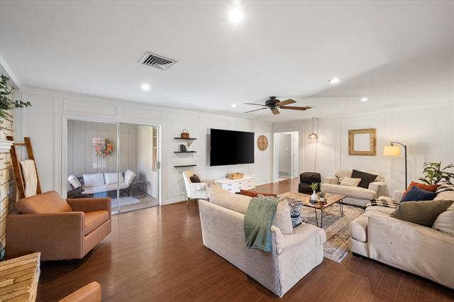 Building Photo - 1415 Moss Rose Cir