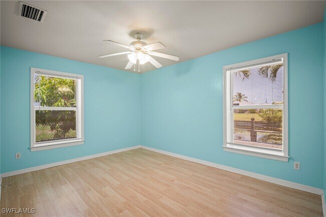 Building Photo - 722 SW 35th St