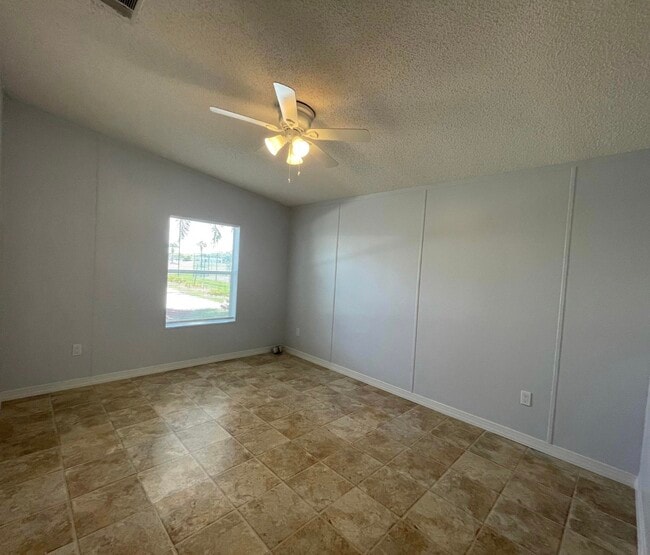 Building Photo - 8179 Sandwedge Terrace