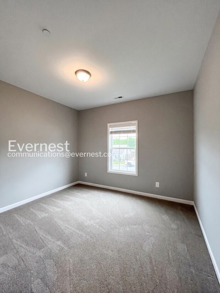 Building Photo - 1036 Echo Rdg Rd