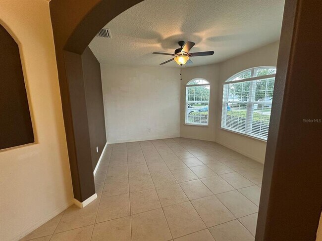 Building Photo - 2009 Country Aire Loop