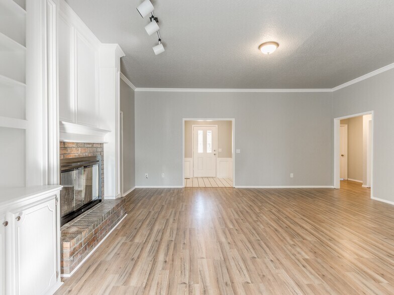 Building Photo - 509 Bluegrass Ln