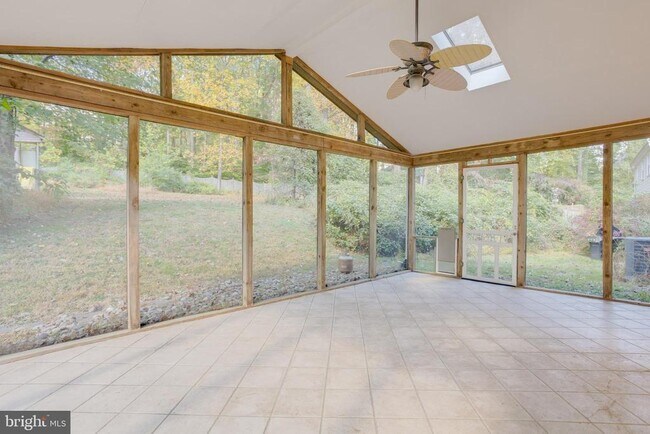 Building Photo - 9369 Tovito Dr