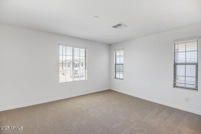 Building Photo - 3 Bedroom 2.5 Bathroom North Creek Home in Queen Creek