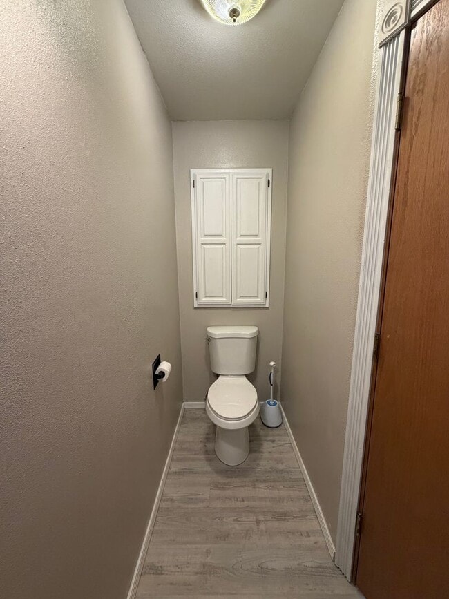 Building Photo - Beautiful Craftsman Style Rambler Must See!!