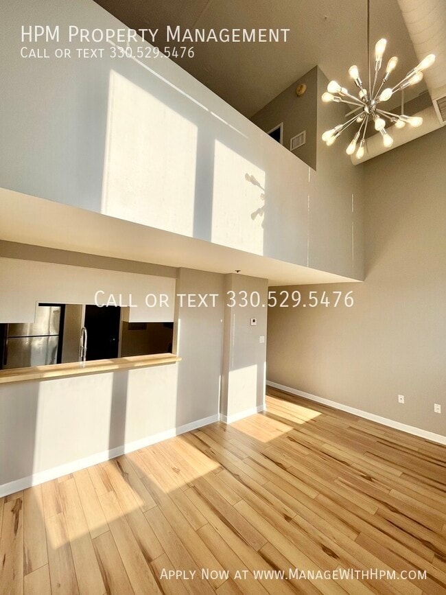 Building Photo - 1133 W 9th St