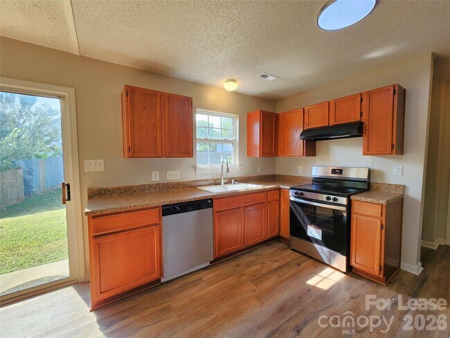 Building Photo - 3046 Talledaga Ln SW