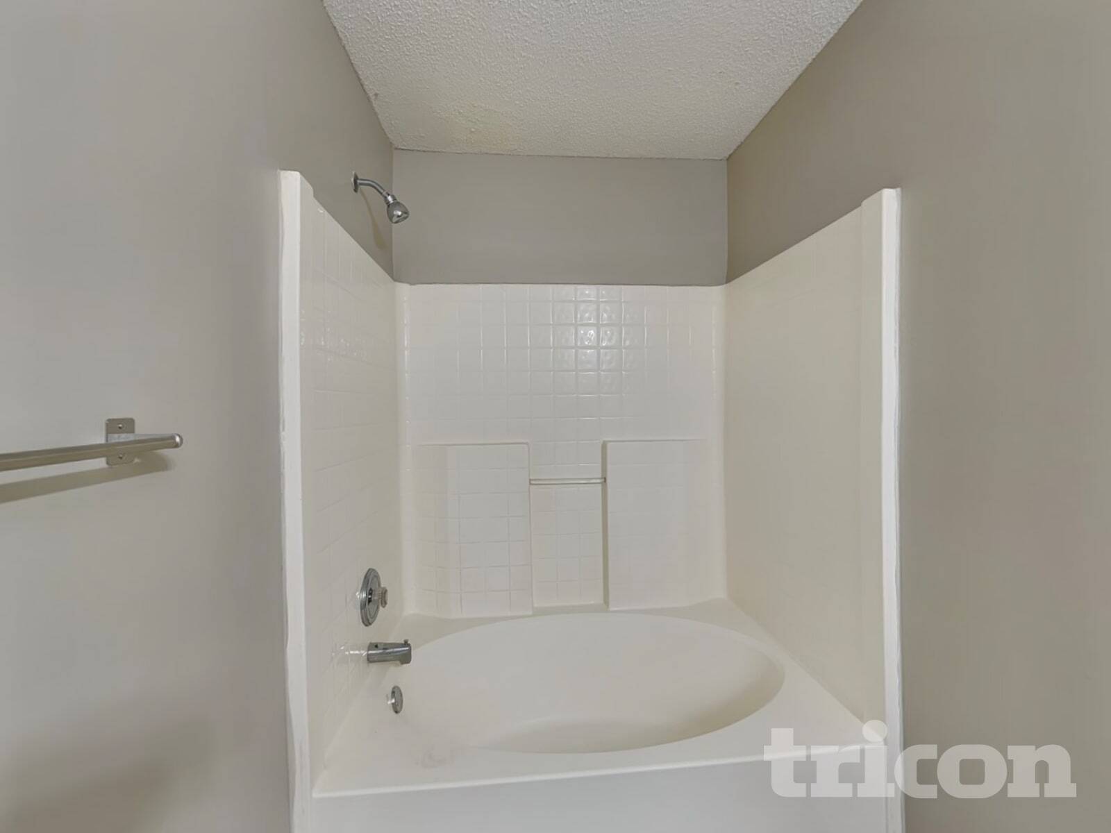 Building Photo - 3740 Longview Dr