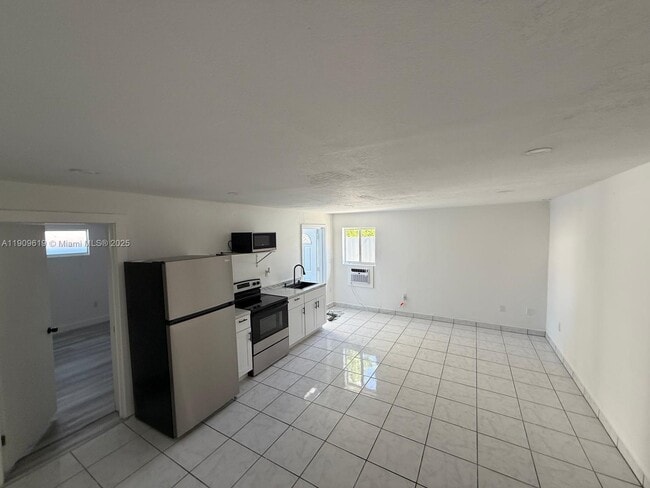 Building Photo - 6931 SW 24th Ct