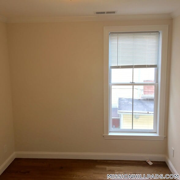 Building Photo - 2747 Washington St