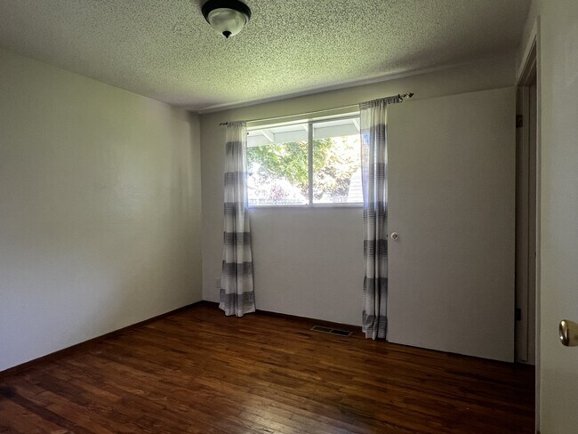 Building Photo - 3211 Alice Ave