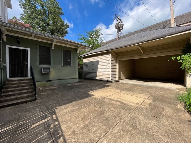 Building Photo - Central Gardens home with 4BR/2ba up w off...