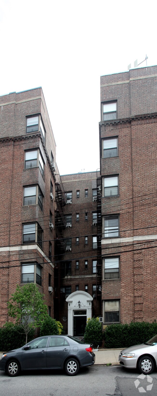 Building Photo - 63-07 Saunders St