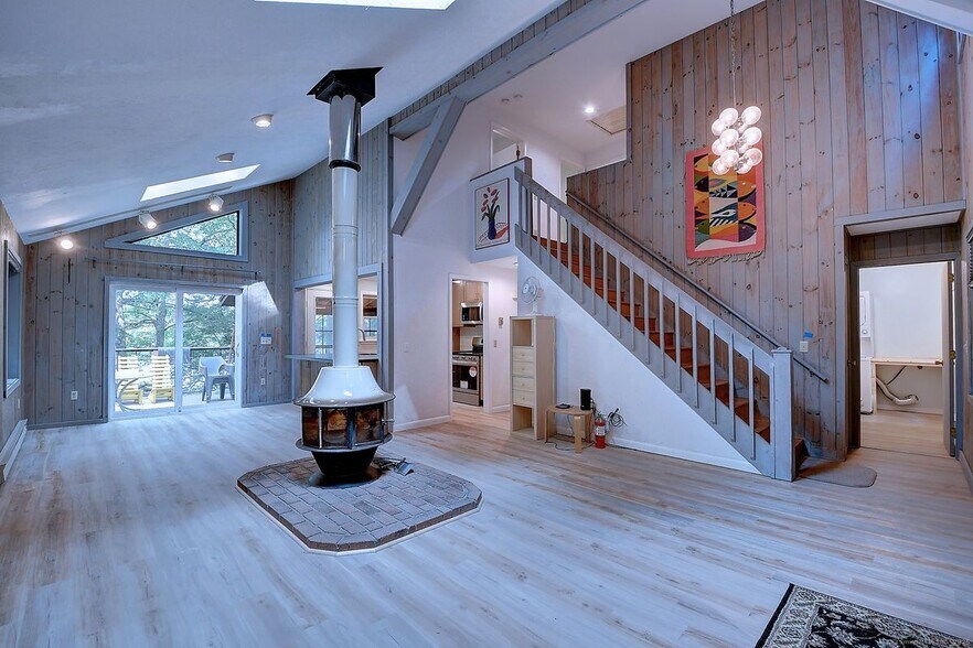 Building Photo - 96 Indian Spring Rd