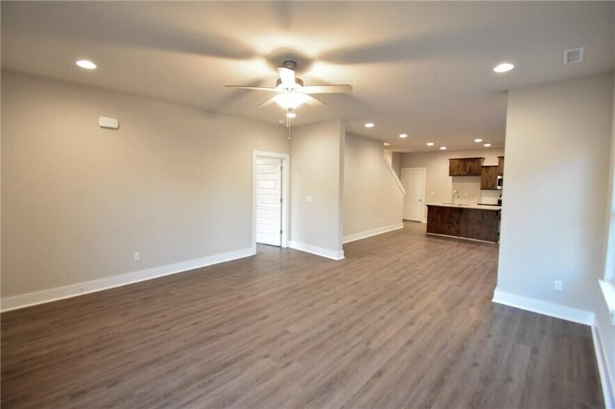 Building Photo - 747 N Malbec Rd