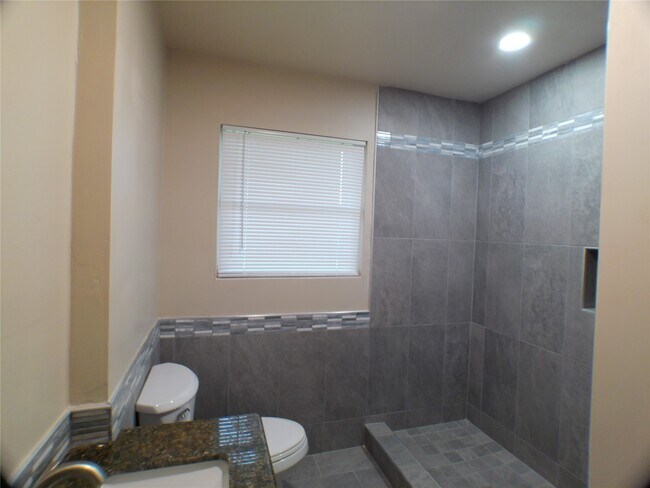Building Photo - 601 Fresa Rd