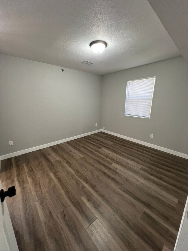 Building Photo - 1062 Mace Rd