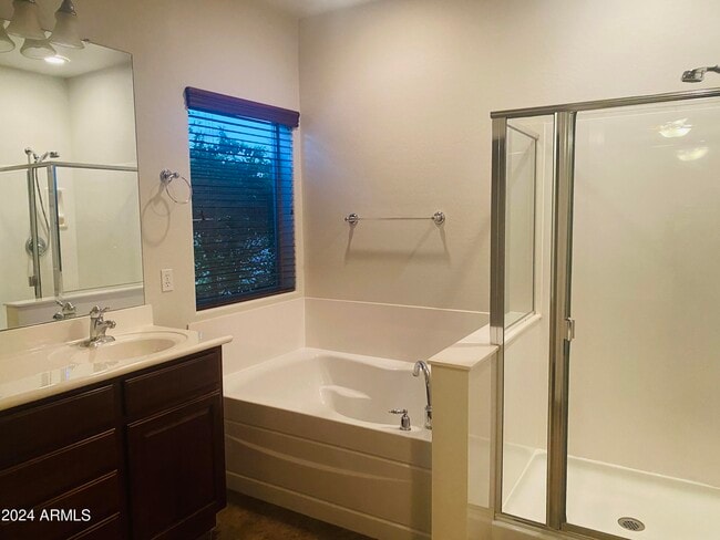 Building Photo - 5230 W Redbird Rd