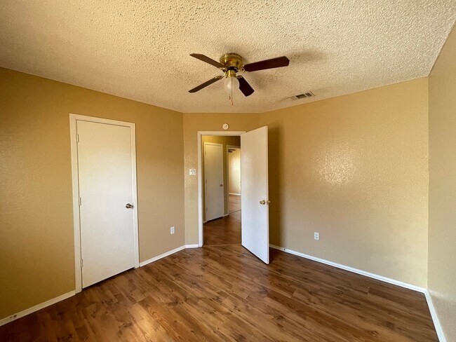 Building Photo - 2806 Derby Dr