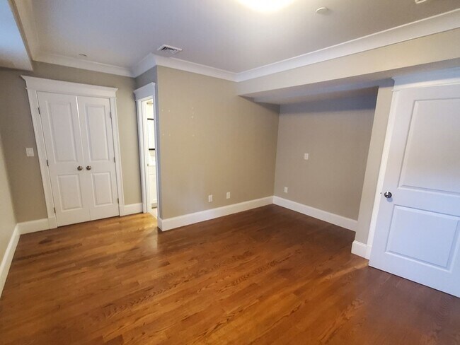 Building Photo - 47 Coffey St