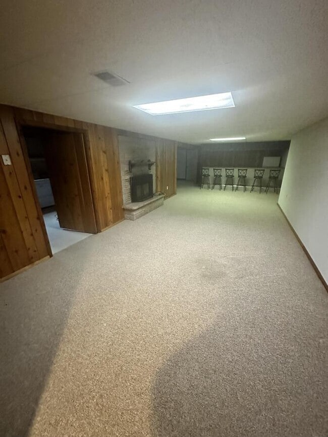 Building Photo - 2071 Maple Rd