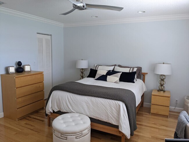 Building Photo - 90 SW 5th Ave