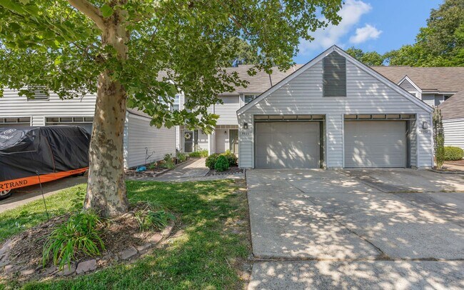 Building Photo - READY NOW!! 3-Bedroom Townhome w/Attached Garage! Golf Course Views - Pet Friendly - All Appliances!
