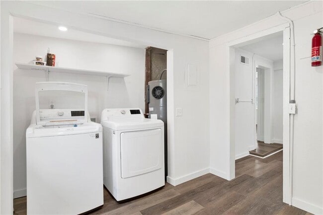 Building Photo - 331 Azalea Cir W