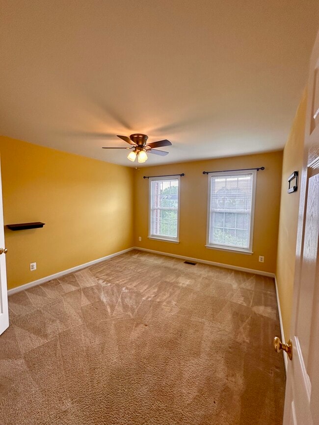 Building Photo - 22702 Lamoreaux Landing Square
