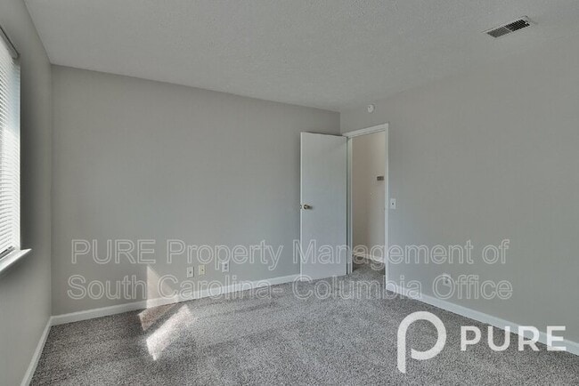 Building Photo - 1323 Old Manor Rd
