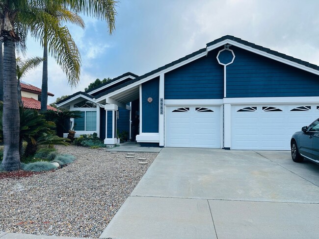 Primary Photo - Move-in Special!! Single level view home i...